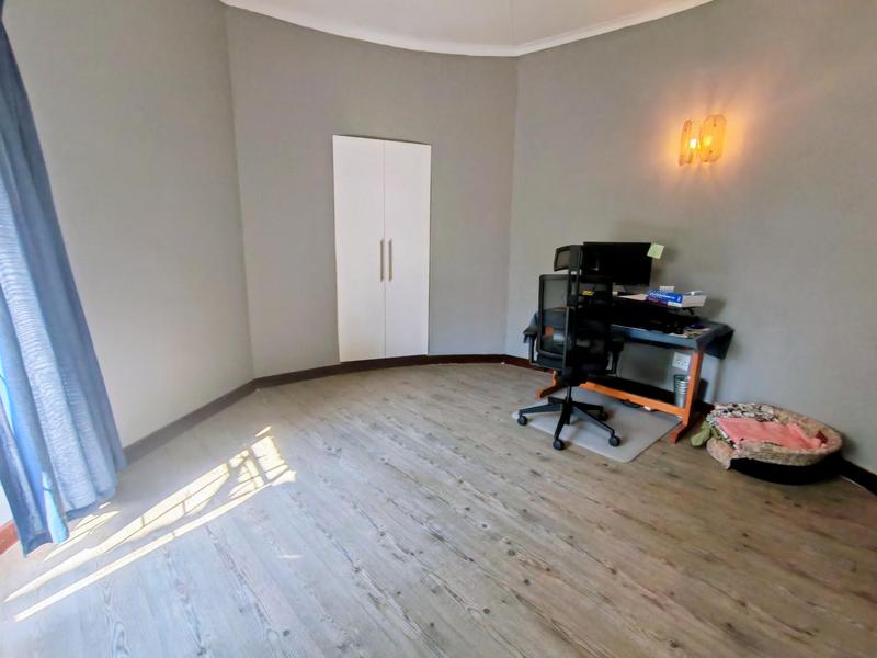 5 Bedroom Property for Sale in Zwartkop Gauteng