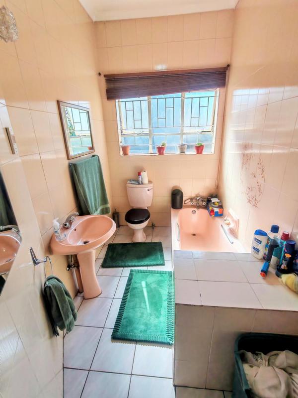 5 Bedroom Property for Sale in Zwartkop Gauteng