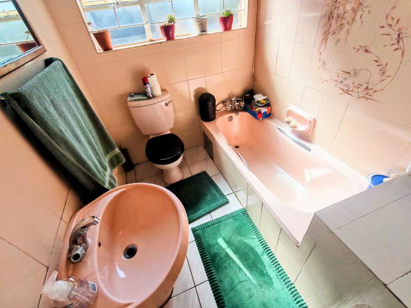 5 Bedroom Property for Sale in Zwartkop Gauteng