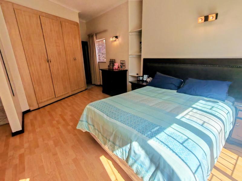 5 Bedroom Property for Sale in Zwartkop Gauteng