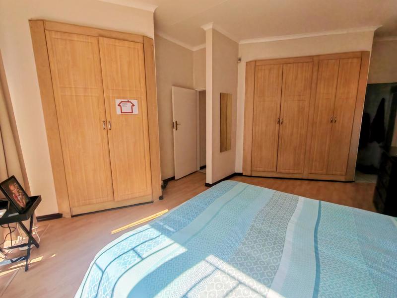 5 Bedroom Property for Sale in Zwartkop Gauteng