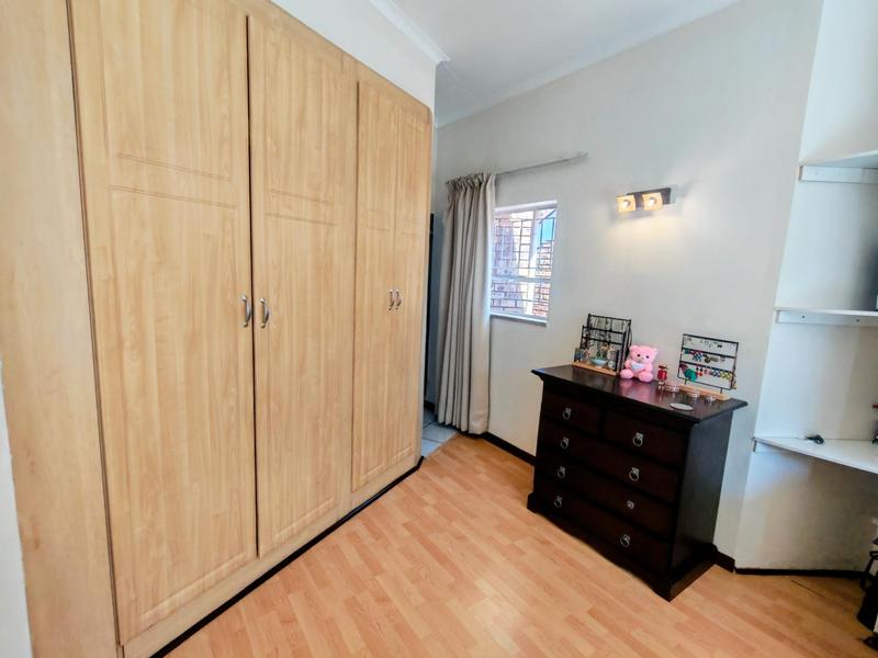 5 Bedroom Property for Sale in Zwartkop Gauteng