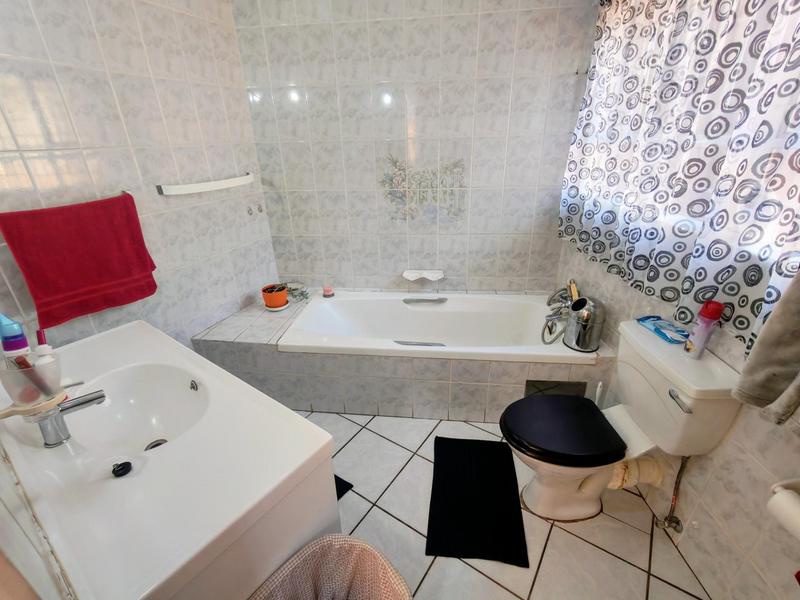 5 Bedroom Property for Sale in Zwartkop Gauteng