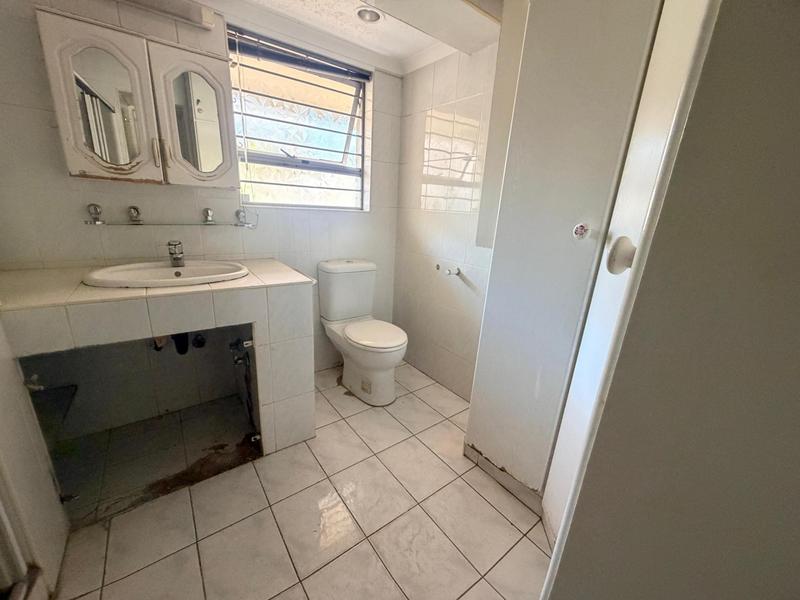 To Let 4 Bedroom Property for Rent in Laudium Gauteng