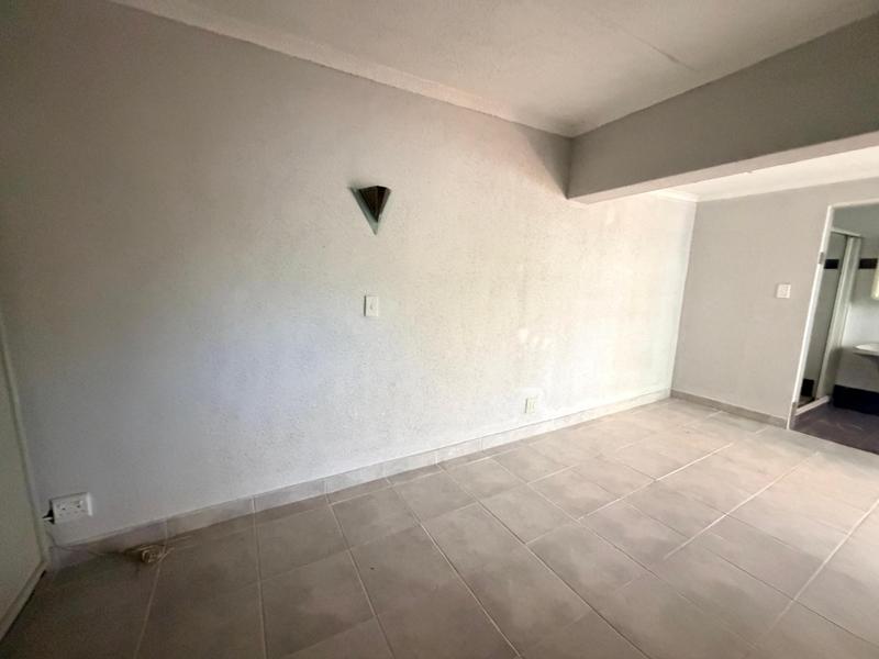 To Let 4 Bedroom Property for Rent in Laudium Gauteng