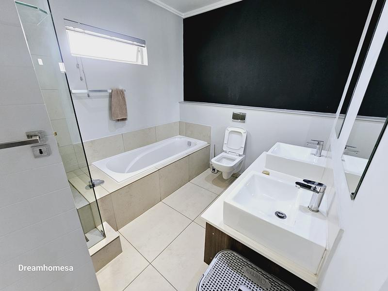 To Let 2 Bedroom Property for Rent in Atholl Gauteng