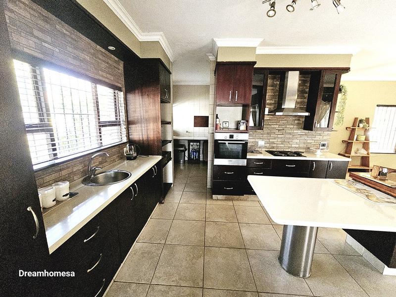 To Let 5 Bedroom Property for Rent in Fourways Gauteng