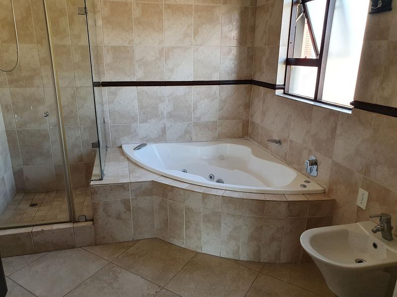 To Let 5 Bedroom Property for Rent in Fourways Gauteng