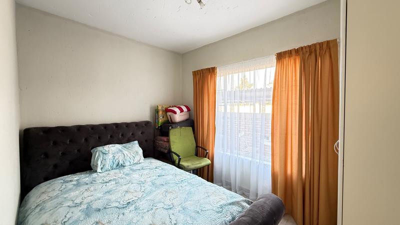 2 Bedroom Property for Sale in Heuwelsig Estate Gauteng