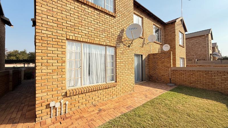2 Bedroom Property for Sale in Heuwelsig Estate Gauteng