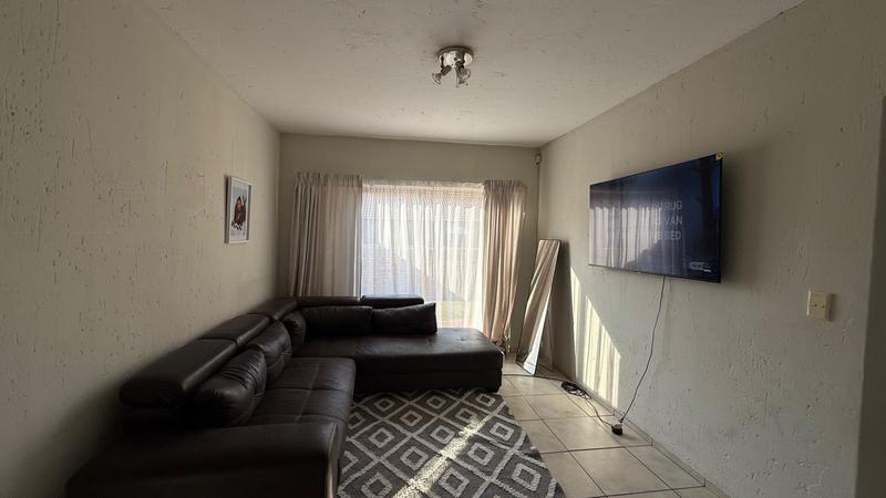 2 Bedroom Property for Sale in Heuwelsig Estate Gauteng