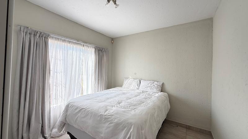 2 Bedroom Property for Sale in Heuwelsig Estate Gauteng