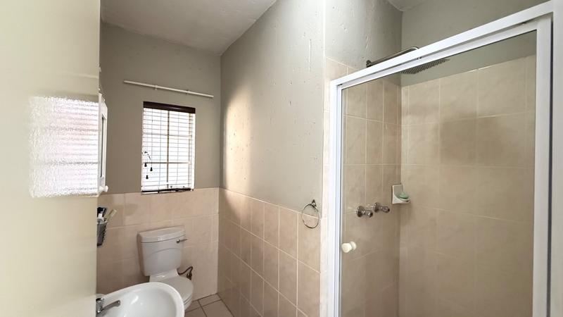 2 Bedroom Property for Sale in Heuwelsig Estate Gauteng