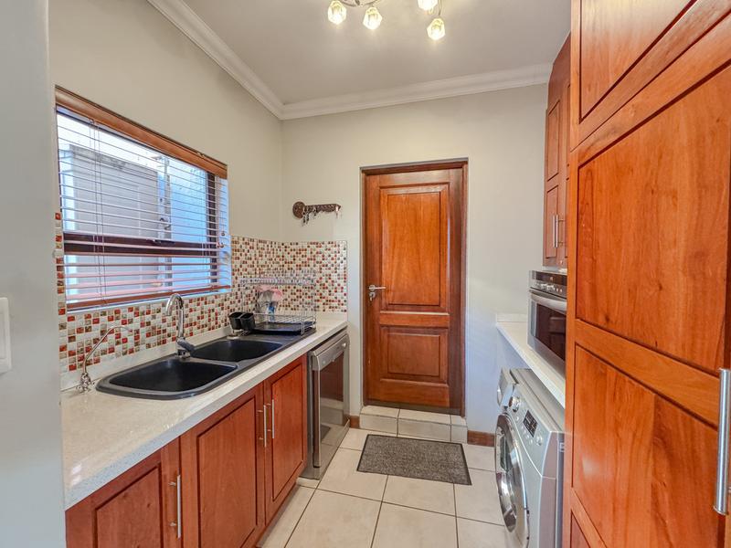 To Let 3 Bedroom Property for Rent in Midstream Estate Gauteng