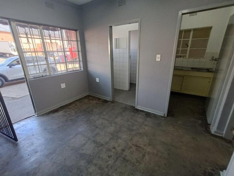 To Let Commercial Property for Rent in Robertville Gauteng