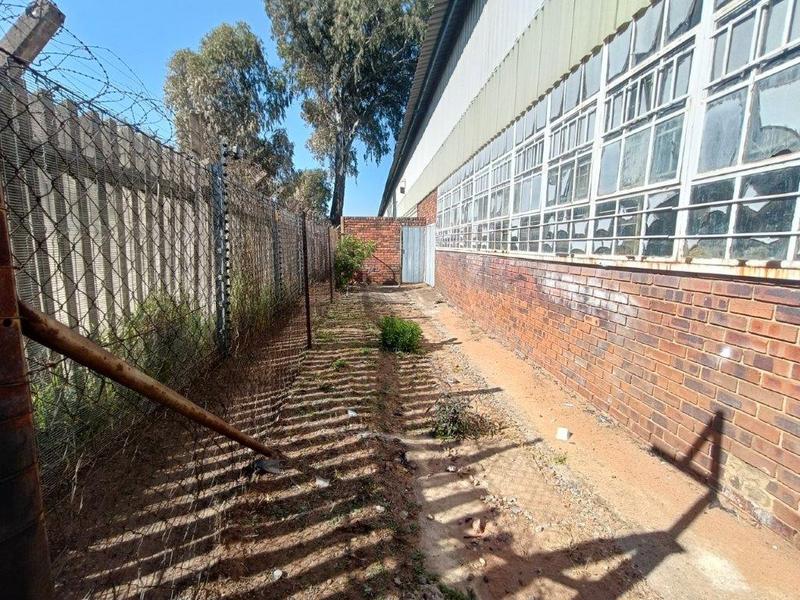 To Let Commercial Property for Rent in Robertville Gauteng