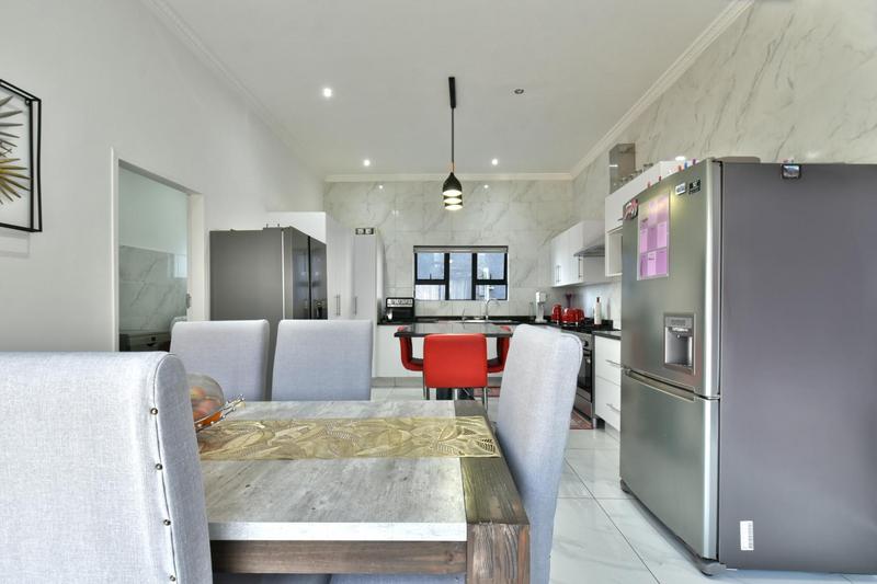 5 Bedroom Property for Sale in Eikenhof Gauteng