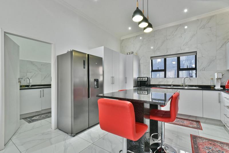 5 Bedroom Property for Sale in Eikenhof Gauteng