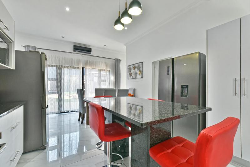 5 Bedroom Property for Sale in Eikenhof Gauteng