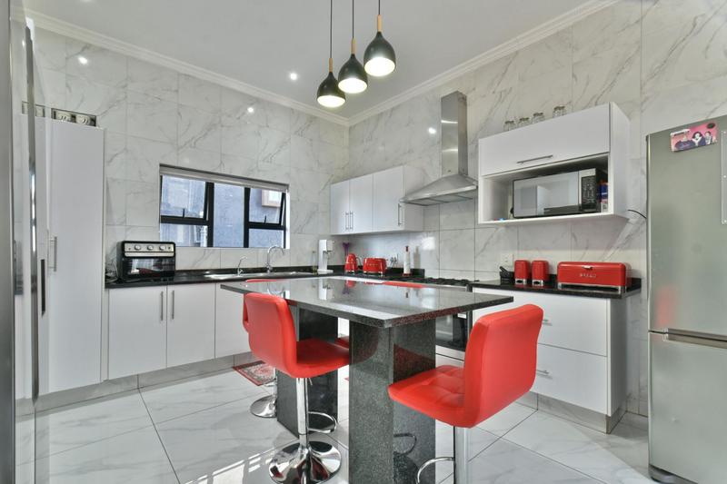 5 Bedroom Property for Sale in Eikenhof Gauteng