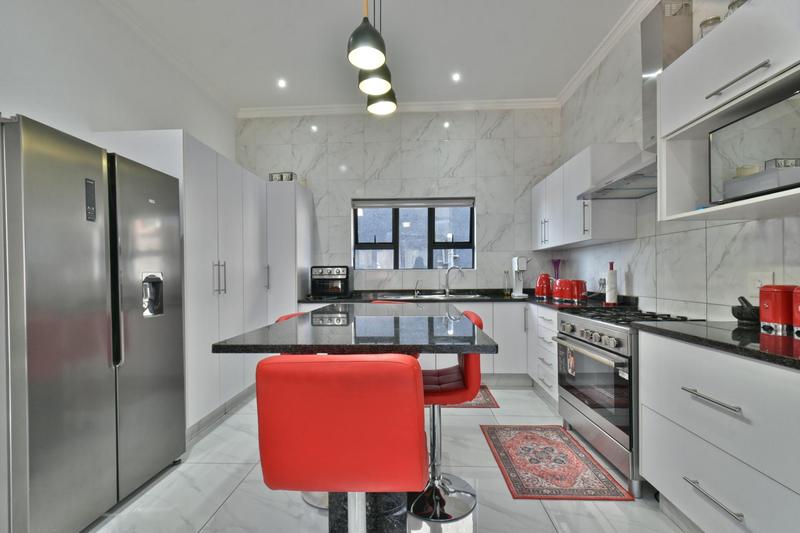 5 Bedroom Property for Sale in Eikenhof Gauteng