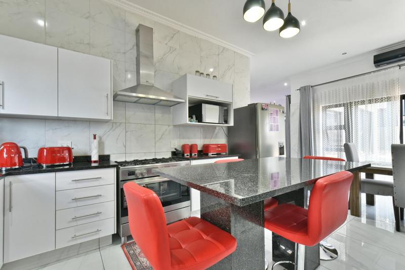 5 Bedroom Property for Sale in Eikenhof Gauteng