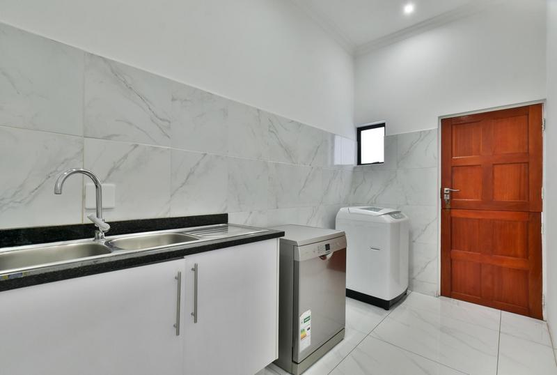 5 Bedroom Property for Sale in Eikenhof Gauteng