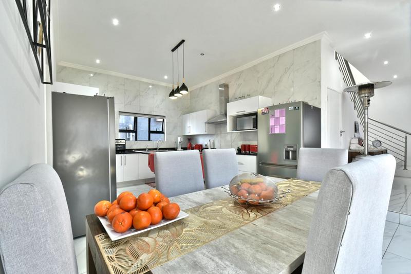 5 Bedroom Property for Sale in Eikenhof Gauteng
