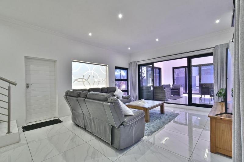5 Bedroom Property for Sale in Eikenhof Gauteng
