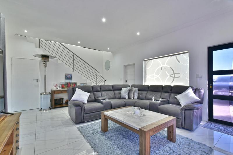 5 Bedroom Property for Sale in Eikenhof Gauteng
