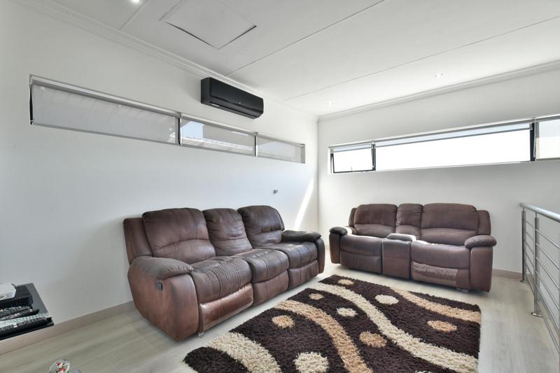 5 Bedroom Property for Sale in Eikenhof Gauteng
