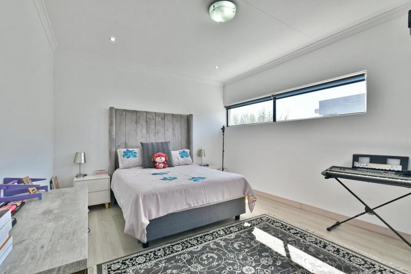 5 Bedroom Property for Sale in Eikenhof Gauteng