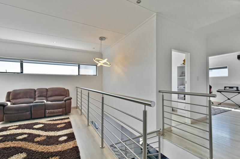 5 Bedroom Property for Sale in Eikenhof Gauteng