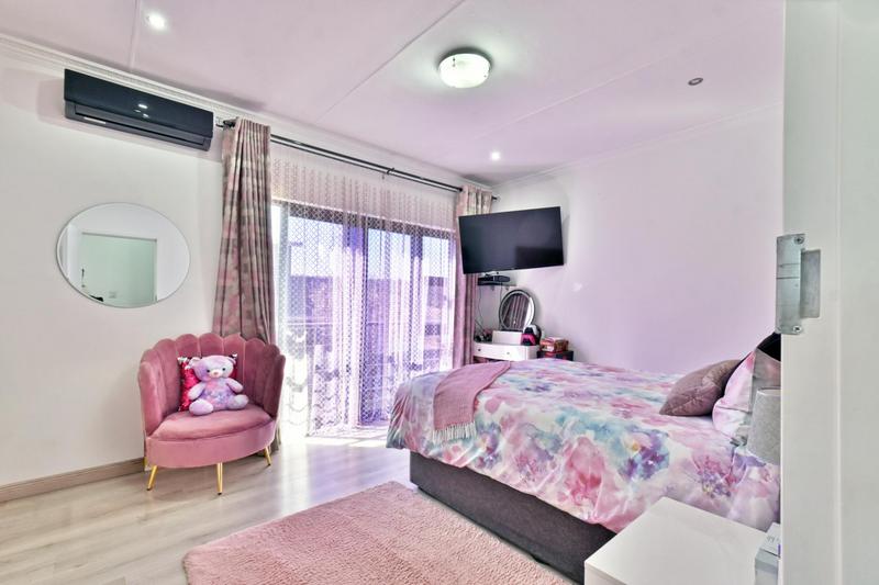 5 Bedroom Property for Sale in Eikenhof Gauteng