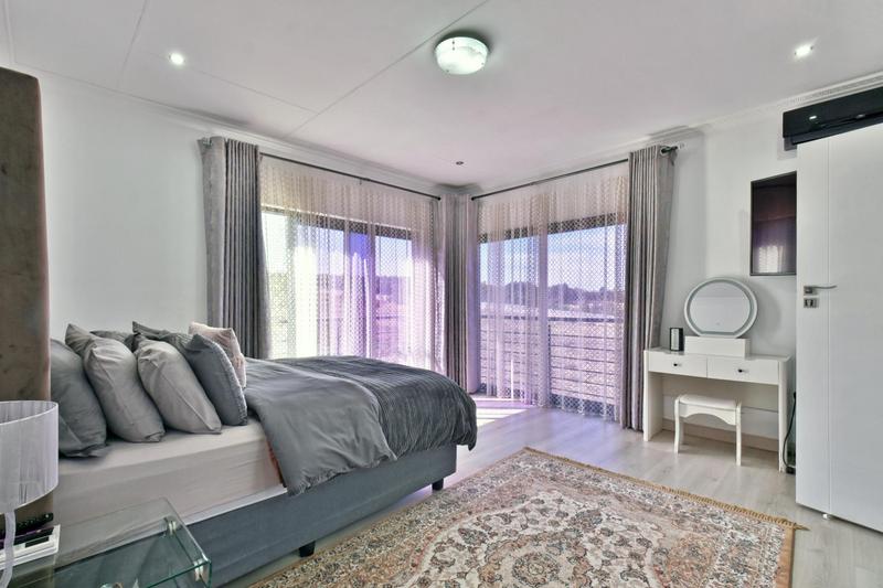 5 Bedroom Property for Sale in Eikenhof Gauteng
