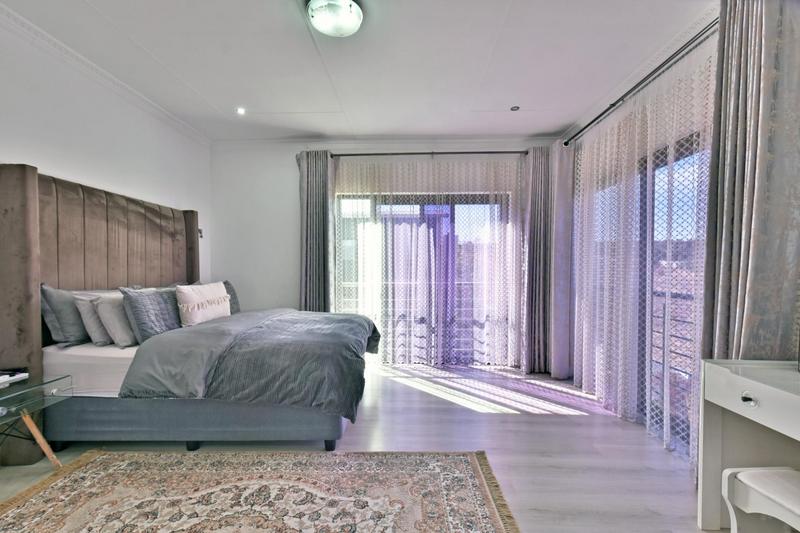 5 Bedroom Property for Sale in Eikenhof Gauteng