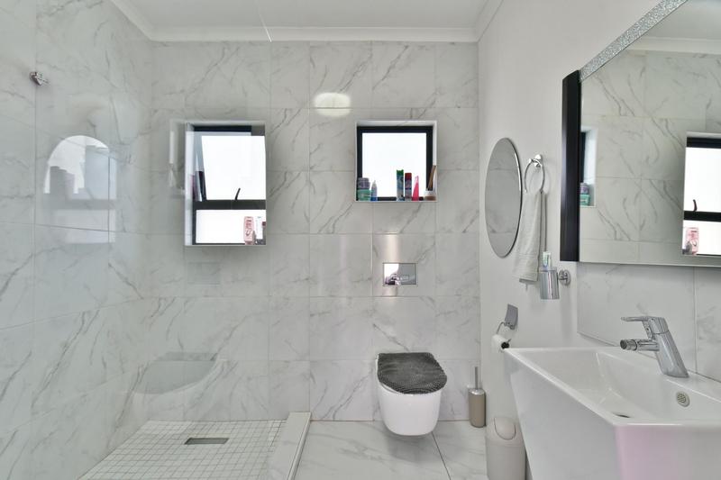 5 Bedroom Property for Sale in Eikenhof Gauteng