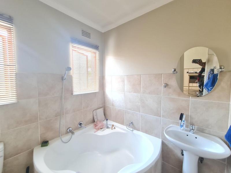 To Let 2 Bedroom Property for Rent in Paulshof Gauteng