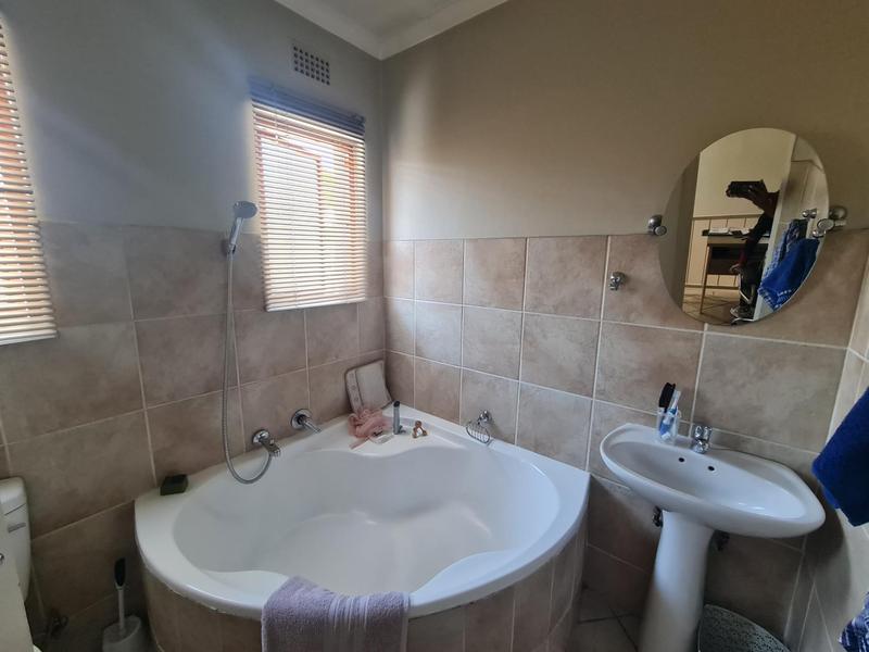 To Let 2 Bedroom Property for Rent in Paulshof Gauteng
