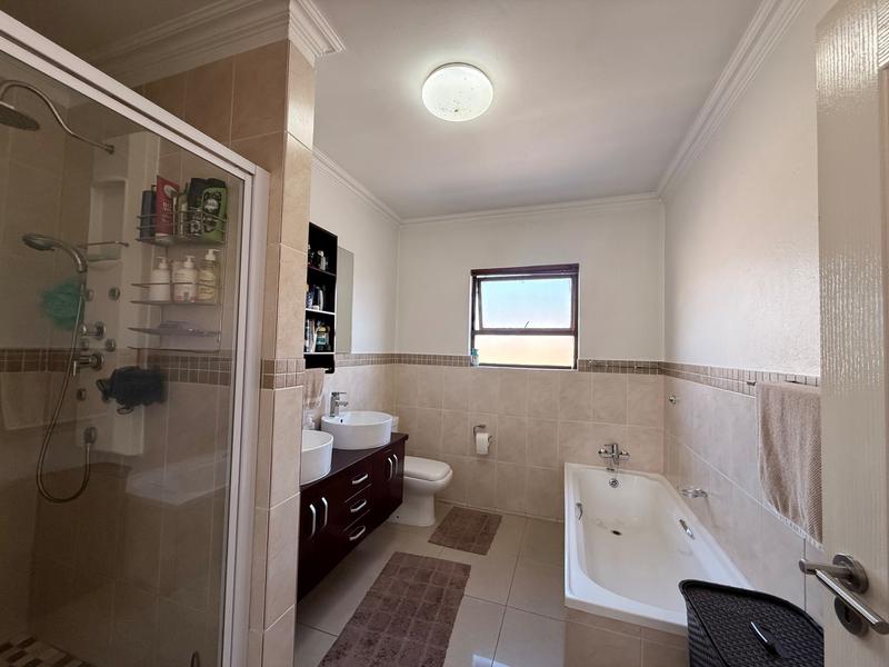 3 Bedroom Property for Sale in Barbeque Downs Gauteng