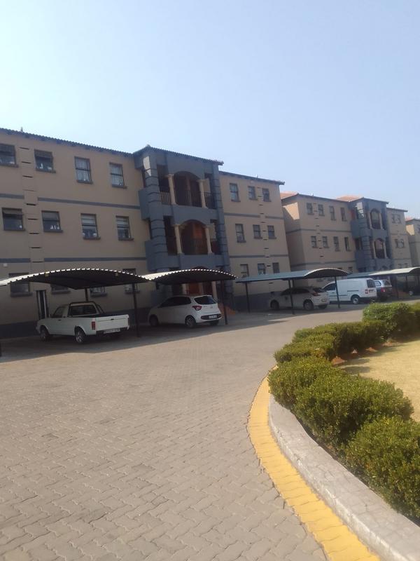 To Let 2 Bedroom Property for Rent in Gosforth Park Gauteng
