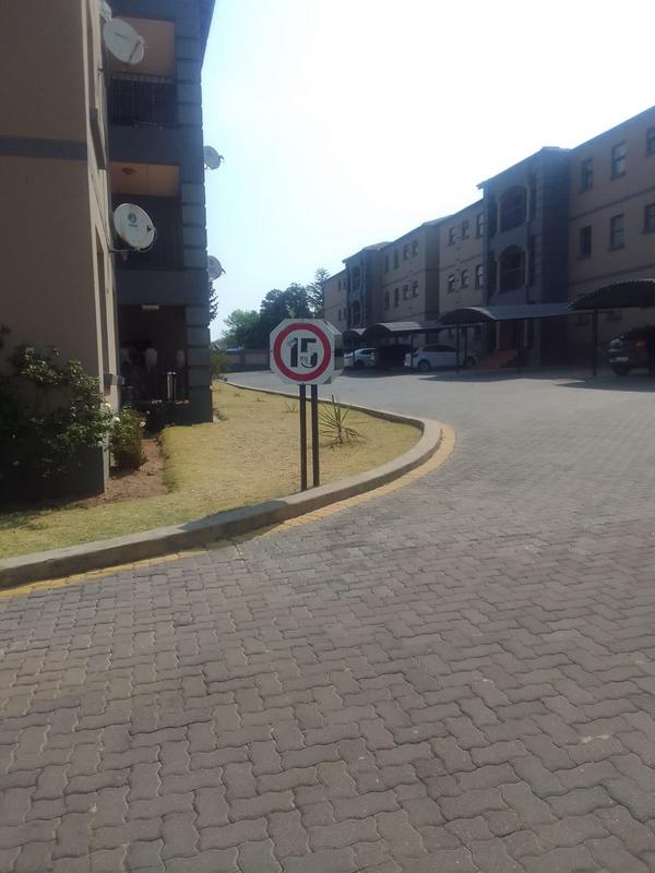 To Let 2 Bedroom Property for Rent in Gosforth Park Gauteng