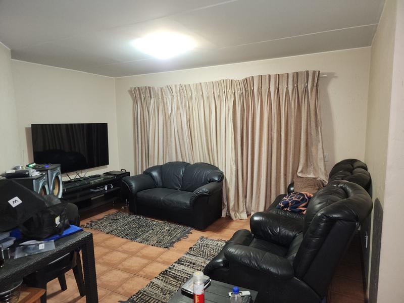 To Let 2 Bedroom Property for Rent in Gosforth Park Gauteng