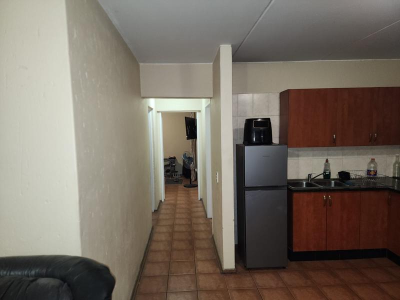 To Let 2 Bedroom Property for Rent in Gosforth Park Gauteng