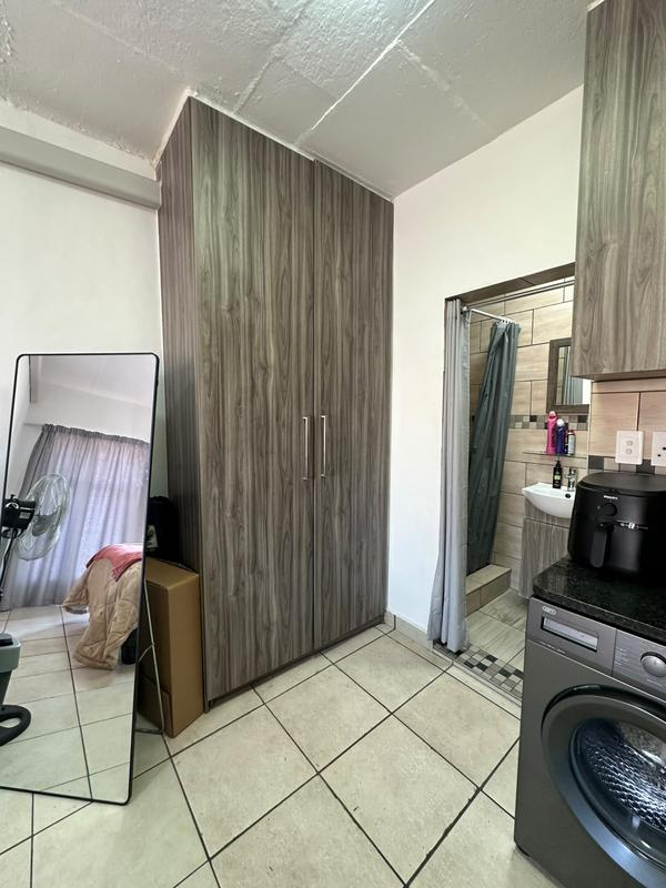 To Let 1 Bedroom Property for Rent in Erasmusrand Gauteng