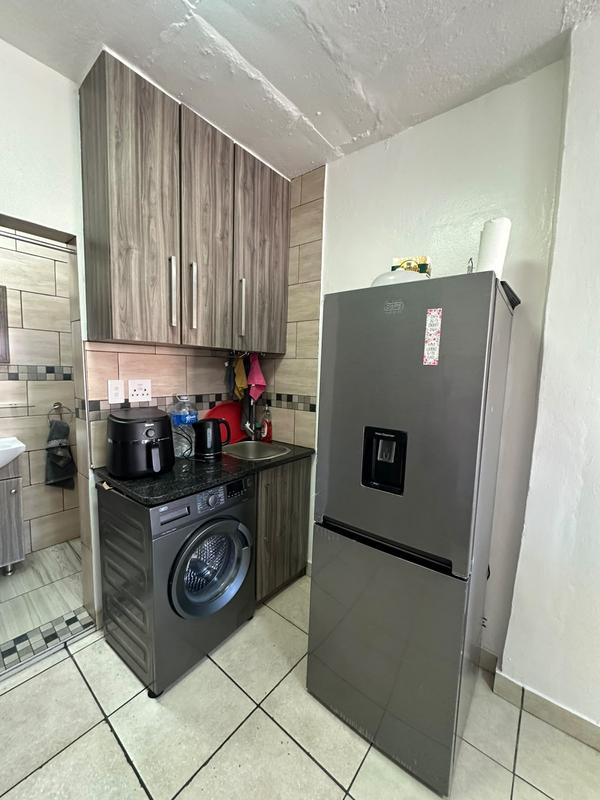 To Let 1 Bedroom Property for Rent in Erasmusrand Gauteng