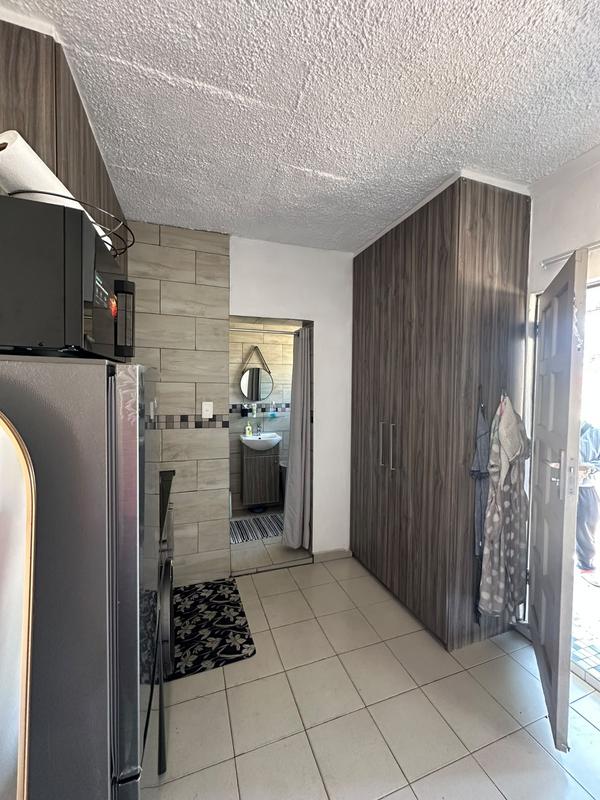 To Let 1 Bedroom Property for Rent in Erasmusrand Gauteng