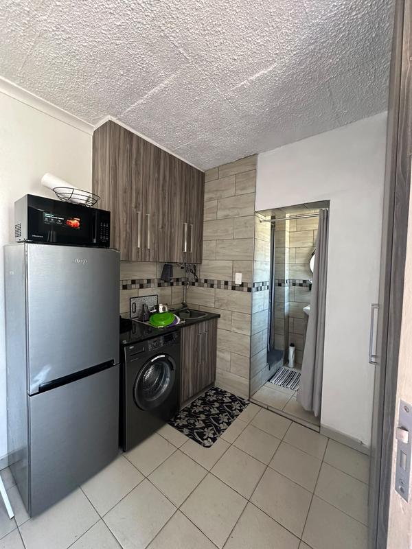 To Let 1 Bedroom Property for Rent in Erasmusrand Gauteng