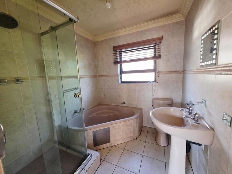 3 Bedroom Property for Sale in Rhodesfield Gauteng