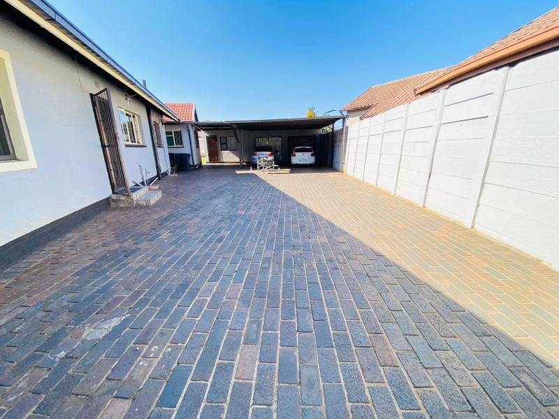 4 Bedroom Property for Sale in Kibler Park Gauteng